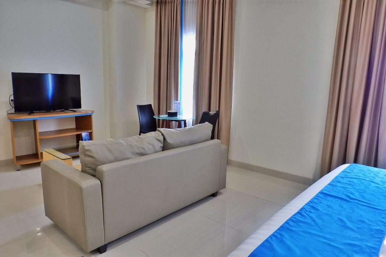 Hotel Brothers Biru Solo Baru Экстерьер фото