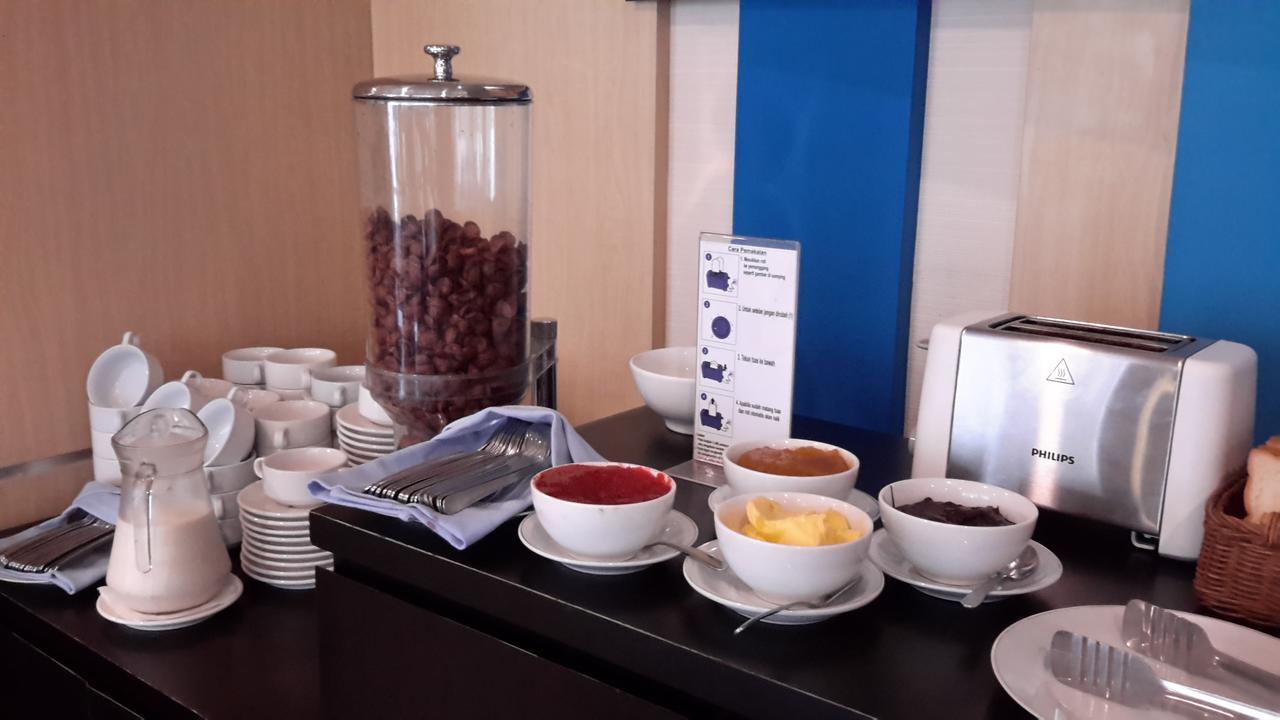 Hotel Brothers Biru Solo Baru Экстерьер фото