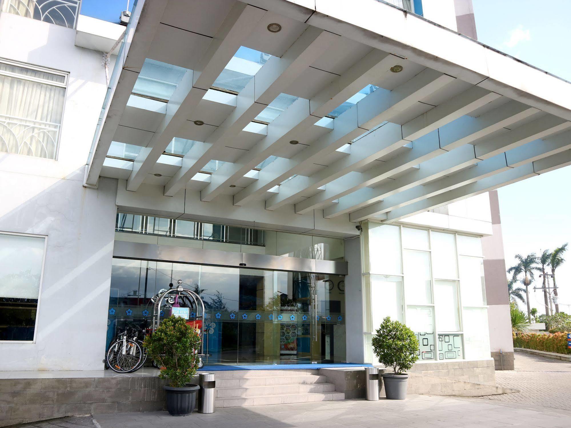 Hotel Brothers Biru Solo Baru Экстерьер фото