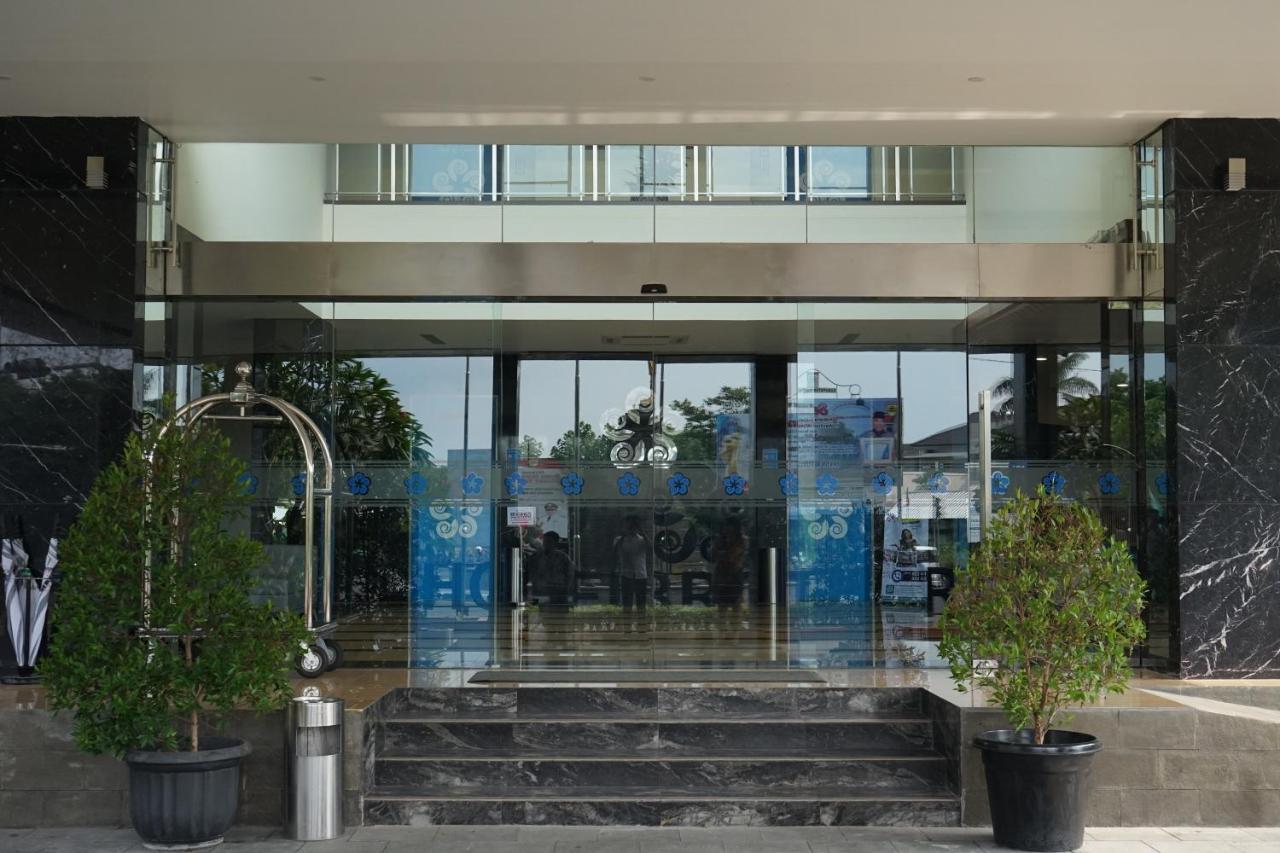 Hotel Brothers Biru Solo Baru Экстерьер фото