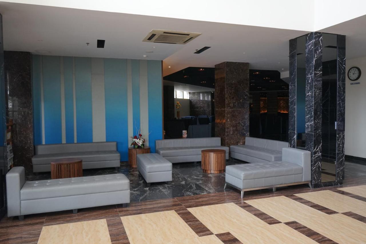 Hotel Brothers Biru Solo Baru Экстерьер фото