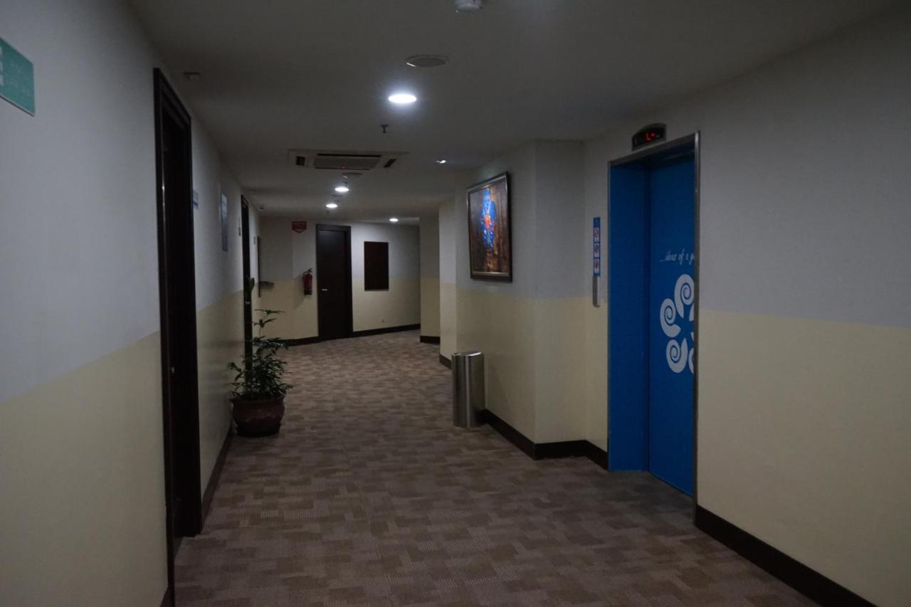 Hotel Brothers Biru Solo Baru Экстерьер фото